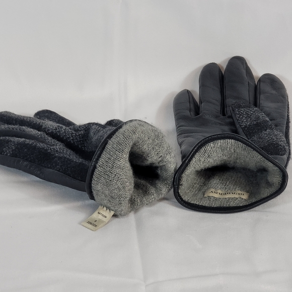 SOLD Burberry Charcoal and Black Leather Check Gloves Size M/L - Picture 8 of 9